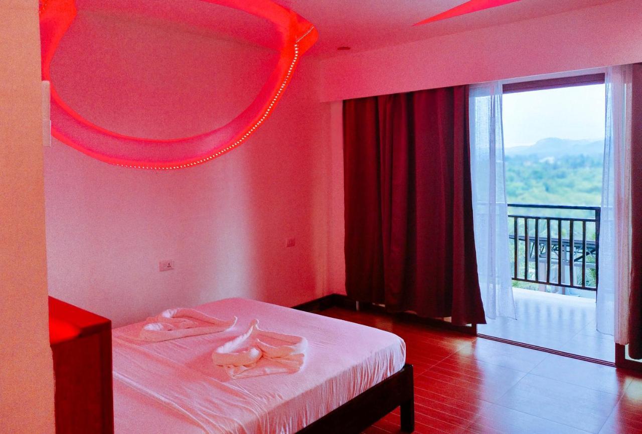 Reddoorz @ Sun Kissed Resort Guindulman Анда Екстер'єр фото